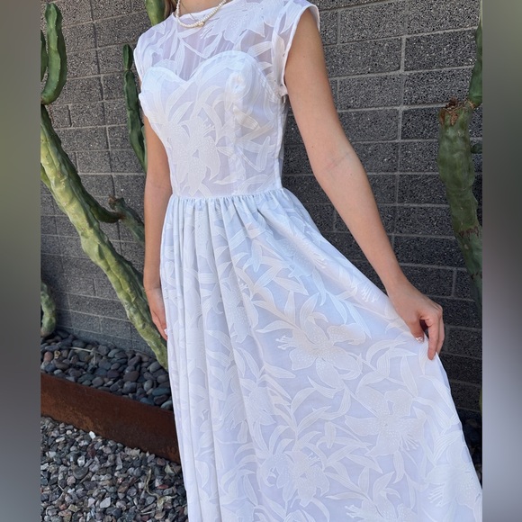 Gorgeous s.g.gilbert White Dress - Picture 5 of 16